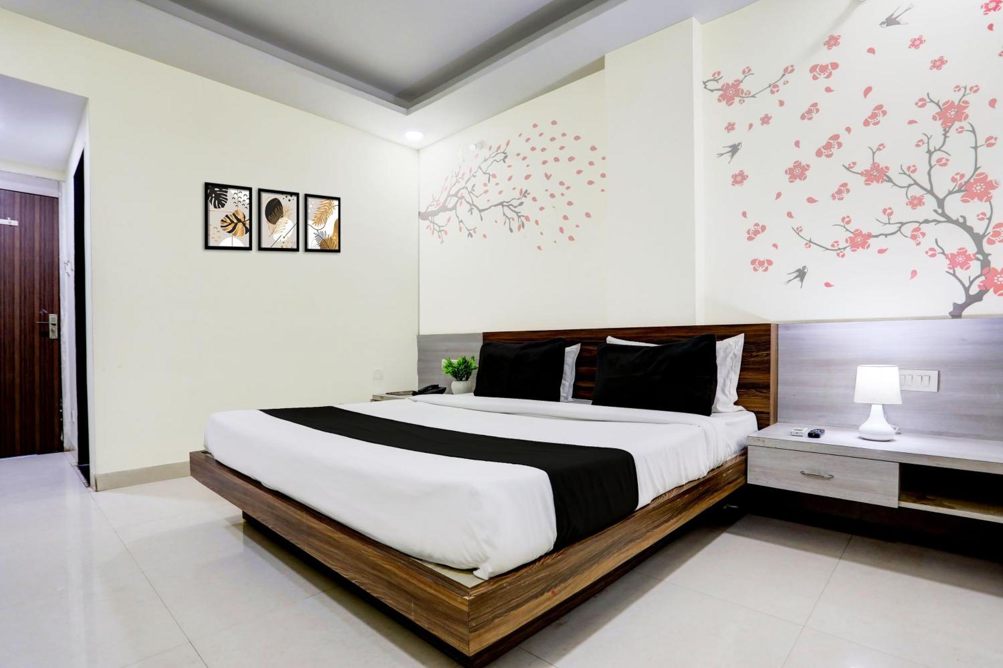 Super Townhouse Hoshangabad Road Near Aashima Mall Samarda Kaliāsot Exterior foto