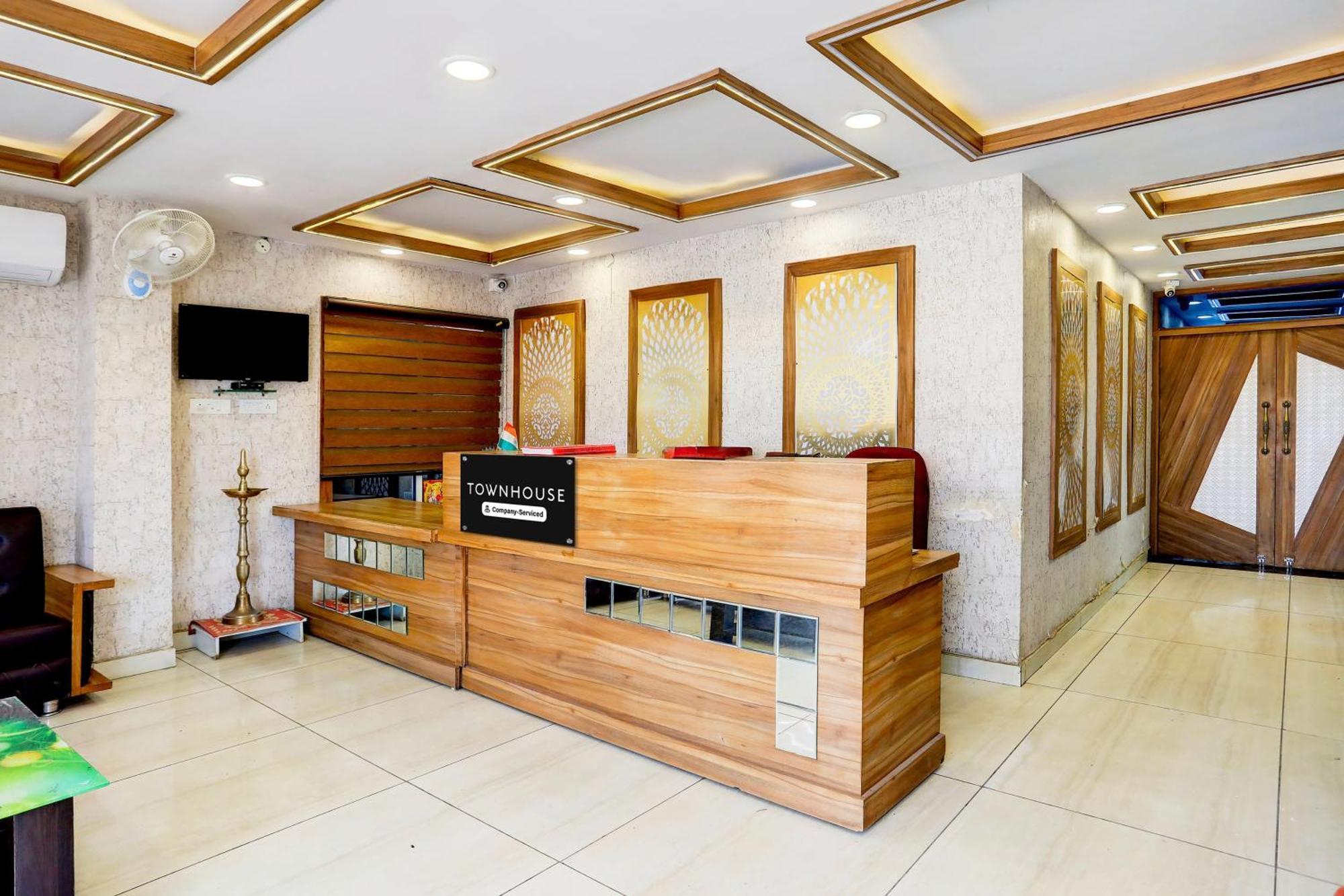 Super Townhouse Hoshangabad Road Near Aashima Mall Samarda Kaliāsot Exterior foto
